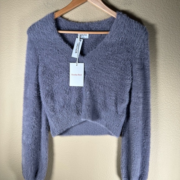 Brand New Aritzia Sunday Best Fuzzy Sweater - Picture 9 of 9
